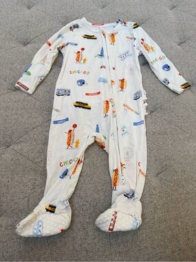 EUC MINI WONDER CHICAGO THEME ZIPPER FOOTIE PAJAMAS BABY SIZE 3-6mo